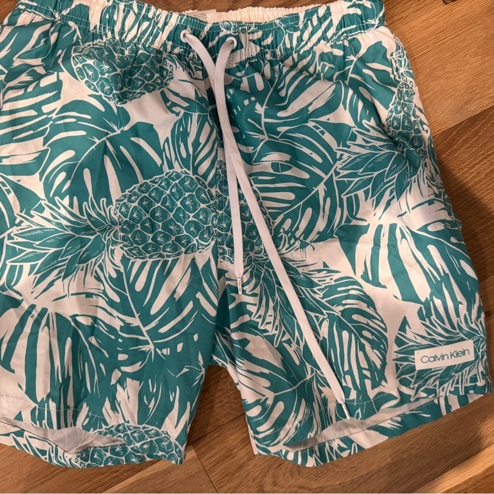 Calvin Klein tropical paradise teal men swim suit size M worn once